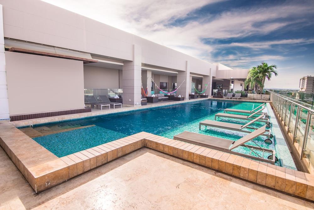 Ghl Hotel Monteria Exterior photo Rooftop pool at the hotel