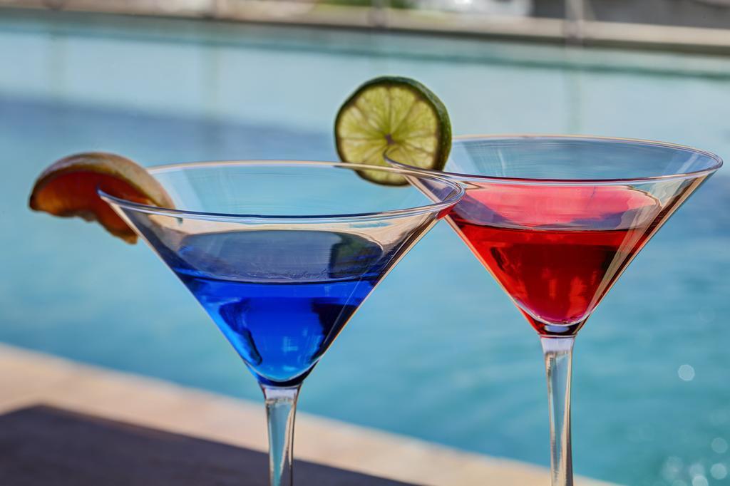 Ghl Hotel Monteria Exterior photo Blue and red cosmopolitan cocktails